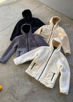 Чоловіча мʼягенька куртка