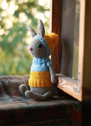 Заяц в свитере2 фото