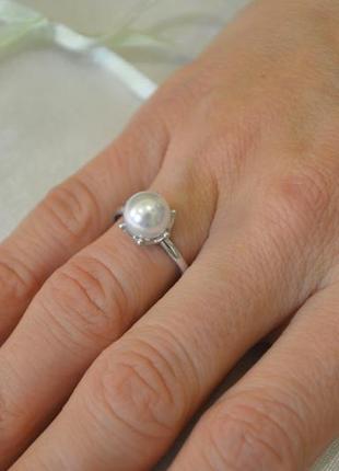 Классическое кольцо с жемчугом из серебра