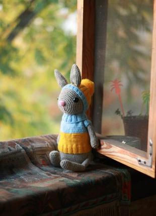 Заяц в свитере8 фото