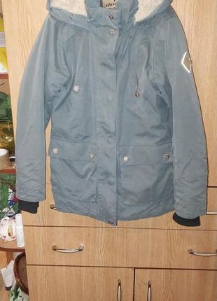 Тепла курточка на зиму з капюшоном