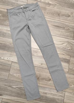 Серые фирменные брюки,джинсы2 фото