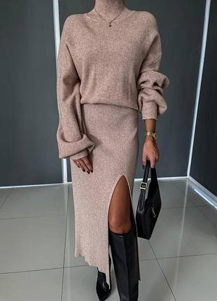 Костюм юбкой