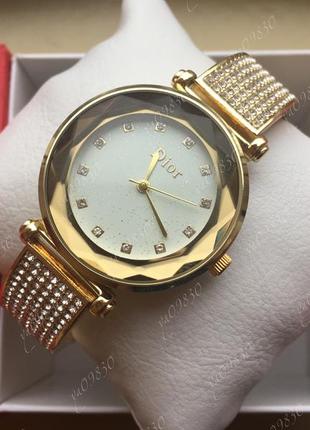 Стильні жіночі наручні годинники