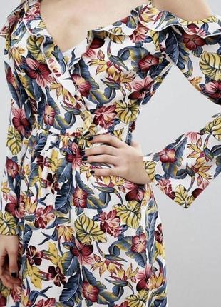 Изысканное платье в цветы с обнаженными плечами vero moda1 фото