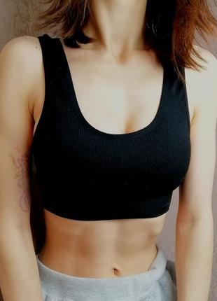 Базовый чёрный кроп топ с открытой спиной в рубчик xs s