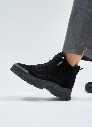 Демисезонные женские черные замшевые ботинки, lonza, натуральная замша10 фото