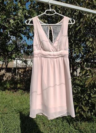 Нежное розовое платье с гипюром naf naf