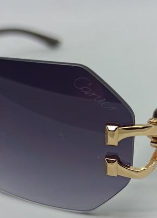 Очки в стиле cartier унисекс солнцезащитные ромбовидные серо фиолетовый градиент с золотым логотипом3 фото