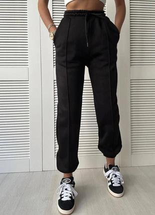 Штани джогери жіночі на флісі однотонні на високій посадці з кишенями якісні стильні теплі чорні