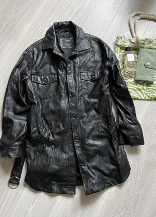 Кожаное пальто рубашка bershka