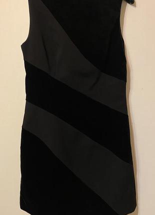 Черное силуэтное платье