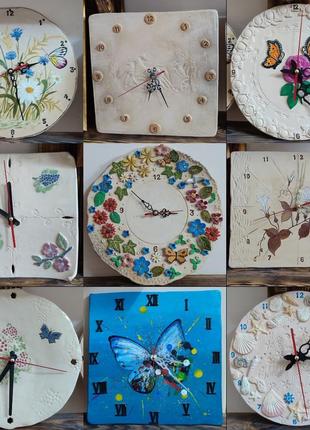 Часы настенные керамические "мотылёк", авторская работа, ручная лепка и роспись, 25×25 см2 фото