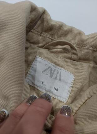 Крутая джинсовая рубашка, куртка, жакет от zara бежевого цвета 5-6 лет9 фото