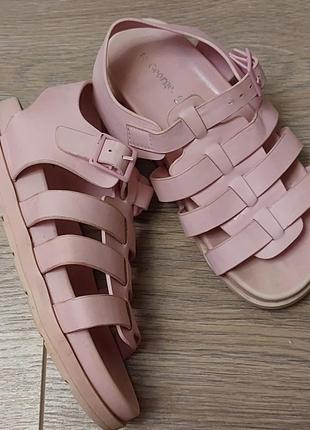 Босоніжки 2