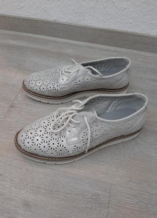 Жіночі білі натуральні туфлі1 фото