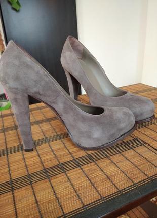 Туфлі з натуральної замші