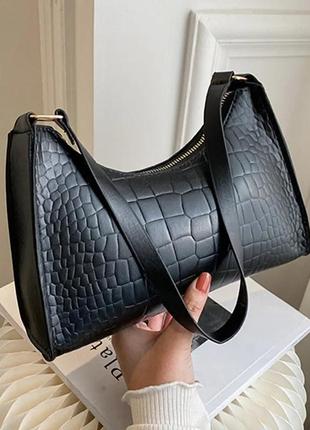 Чорна класична сумочка багет