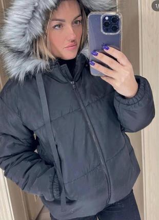 Женская зимняя стеганая куртка на молнии с меховой отделкой на молнии3 фото