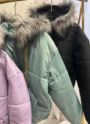 Женская зимняя стеганая куртка на молнии с меховой отделкой на молнии6 фото
