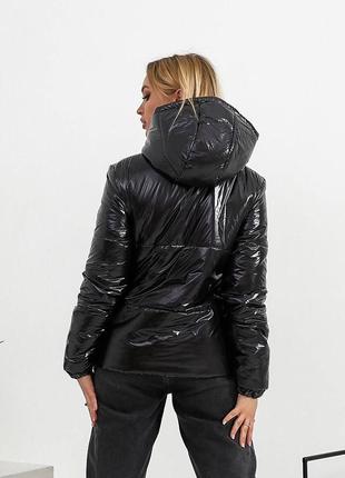 Женская короткая демисезонная куртка чёрного цвета3 фото