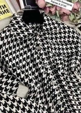 Женское демисезонное пальто-рубашка на подкладке узор гусиная лапка черно-белого цвета размеры 42-563 фото