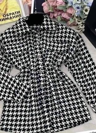 Женское демисезонное пальто-рубашка на подкладке узор гусиная лапка черно-белого цвета размеры 42-564 фото