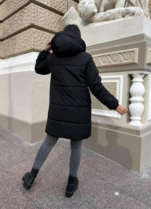 Женская зимняя стеганая удлиненная куртка на двусторонней молнии9 фото