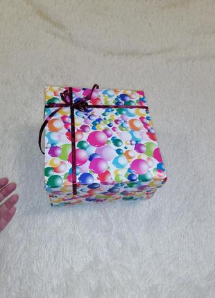 Подарочные яркие коробочки