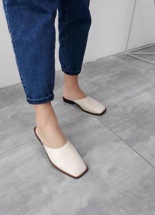 Шкіряні молочні шльопанці з квадратним носком