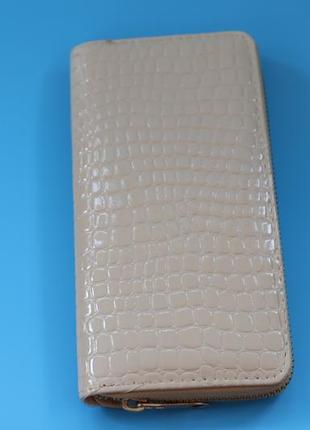 Белый женский кошелек под кожу крокодила купюрник на молнии3 фото