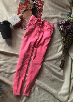 Очень красивые розовые скинни , джинсы с необработанным низом m&s kids на 6/7 лет
