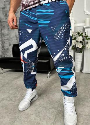Спортивные штаны с принтами синие