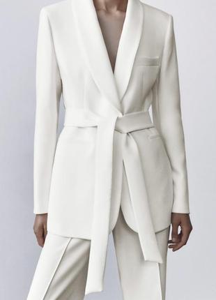 Белый костюм брюки и жакет ( пиджак)1 фото