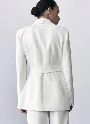 Белый костюм брюки и жакет ( пиджак)2 фото