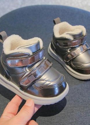 Дитячі зимові черевики на хутрі2 фото