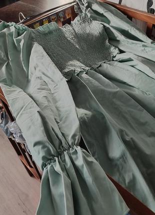Платье с квадратным вырезом и гофрированными оборками8 фото