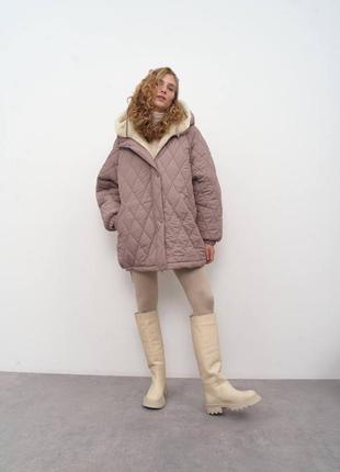Зимовий бомбер на овчині, зимова куртка, куртка оверсайз, стьобана куртка, стьоганий бомбер, курточка з капюшоном4 фото