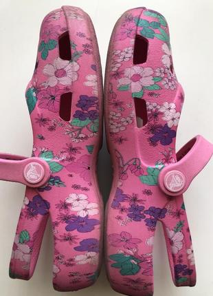 Стильні crocs для дівчинки 2
