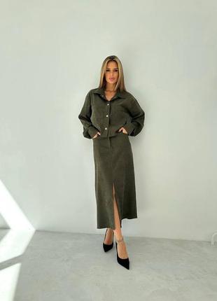 Костюм жакет укороченный свободный на кнопках с воротником рукав пышный манжет юбка миди на молнии боковые и задние карманы разрез ткань вельвет