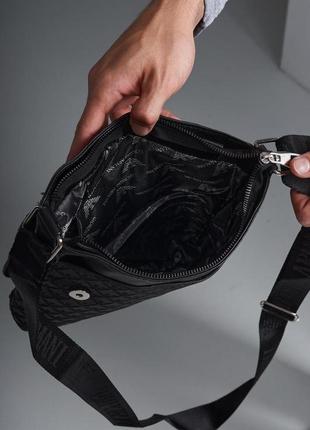Классическая сумка мессенджер кожаный giorgio armani черный5 фото