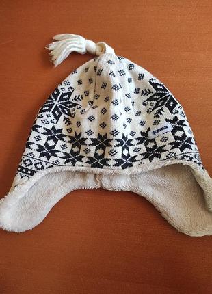 Шапка с ушками и косточкой
