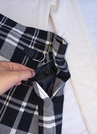 Стильная юбка миди трикотажная с разрезом в клетку юбка2 фото