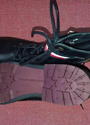 Tommy hilfiger – чудові шкіряні черевики відомого американського бренду р, 39 (устілка 25,5 см)3 фото