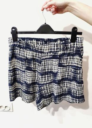 Очень классные легкие шорты с поясом.