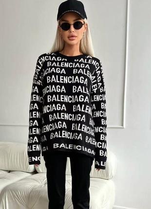 Светр в стилі balenciaga
чорний з буквами