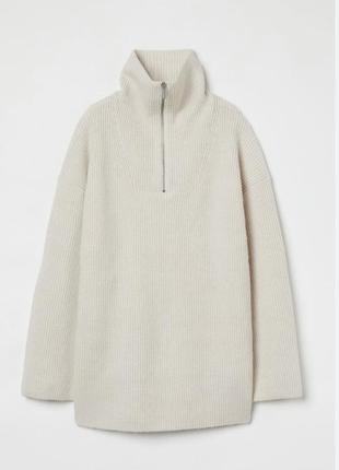 H&m в наличии свитер удлиненный светлый бежевый размер s рукава пышные широкие на замке под шею крупная вязка4 фото