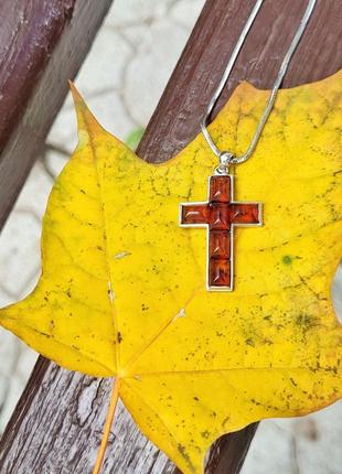 Срібний хрестик з бурштином срібло 925 проби родоване 856п 2.20г