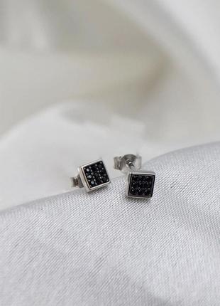 Серебряные сережки серьги гвоздики на фиксаторах квадрат с черными камнями серебро 925 пробы родиров. 1054ф2