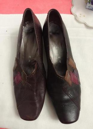 Туфлі.
